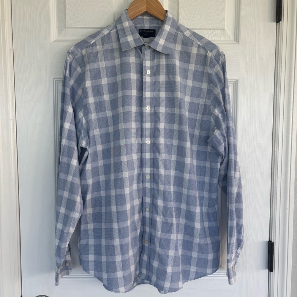 Banana Republic Blue and White Casual Button Down Shirt